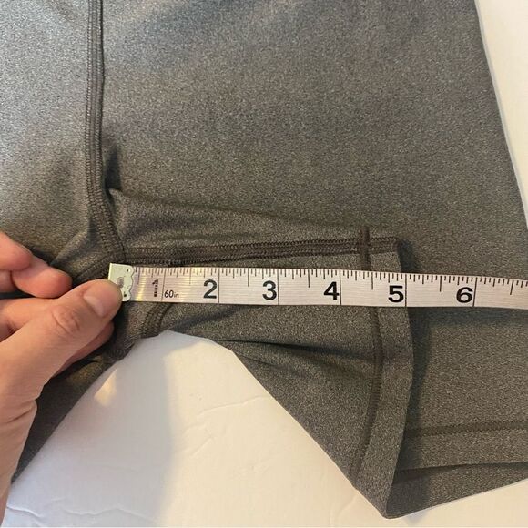 Under Armour Mid Rise muddy gray volleyball dance bike shorts 5” small - Picture 9 of 11